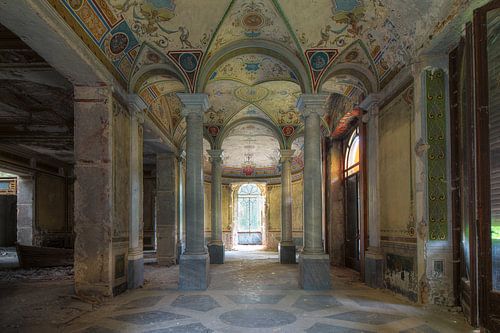 L'entrée d'une belle villa en Italie