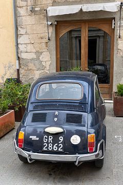Fiat 500 in Pitigliano van Jolanda van Eek en Ron de Jong