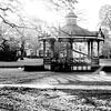 Oranjepark, stadspark, met oude muziektent in Apeldoorn Nederland in zwart-wit van Angeline Dobber