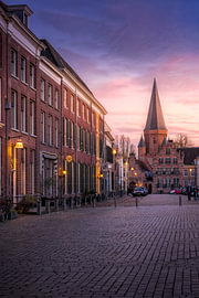 Die Trocknungsanlagen und der Holzmarkt in Zutphen am Abend.