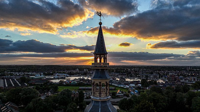 Église de Farmsummer au coucher du soleil. par Charlotte Gohl