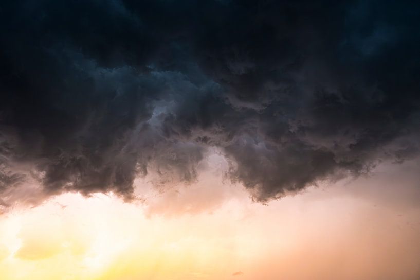 Nuages d'orage au-dessus de Zwolle lors d'un orage d'été par Sjoerd van der Wal Photographie