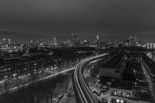 Het uitzicht op de skyline van Rotterdam