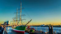 Indrukwekkend havenpanorama - klassiek zeilschip bij zonsondergang