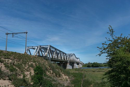Railway bridge over the river Maas near Den Bosch