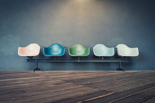 Zeitstühle: Warten oder Sein?