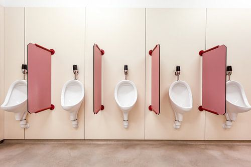 Urinoirs bij de mannen toilet