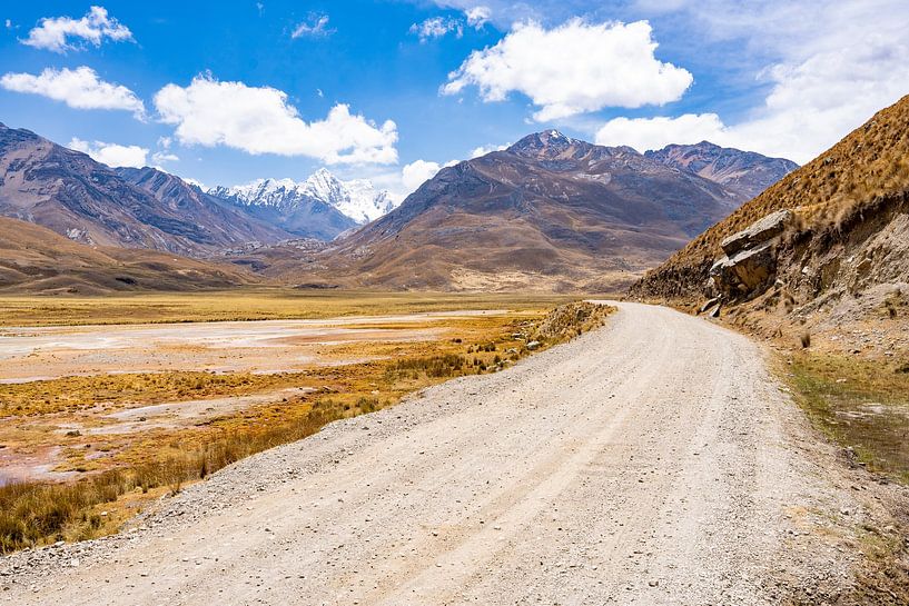 Weite Ausblicke in einem Tal in den Anden (Peru) von Pascal van den Berg