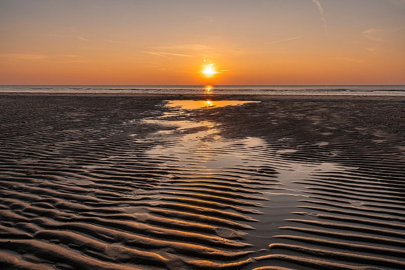 Sunset beach with reflection by Dafne Vos