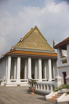 Entdecken Sie Bangkoks antike Tempel: Schätze der Spiritualität und Kunst von Ken Tempelers