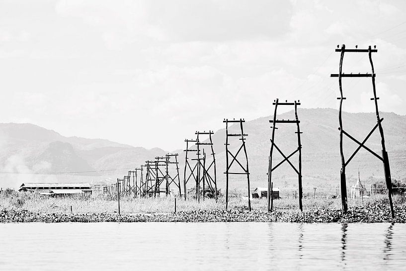 Strommasten im Inle-See - Myanmar von RUUDC Fotografie