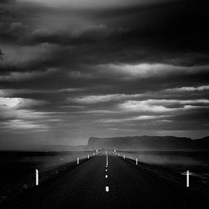 The dark road - Iceland van Arnold van Wijk