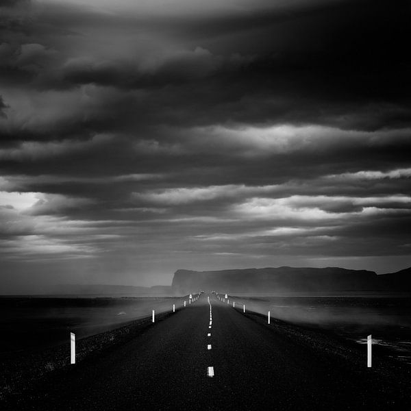 The dark road - Iceland van Arnold van Wijk