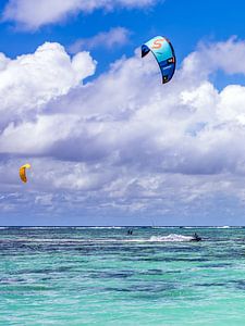 Mauritius - Kitesurfers op Palmar Beach
