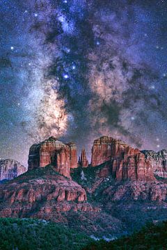 Arizona Starry Night Photo - Sedona Fine Art Photography Print, Milchstraße Nachtlandschaft, Bild der Kathedrale Rock, Arizona Wüste Wandkunst von Daniel Forster
