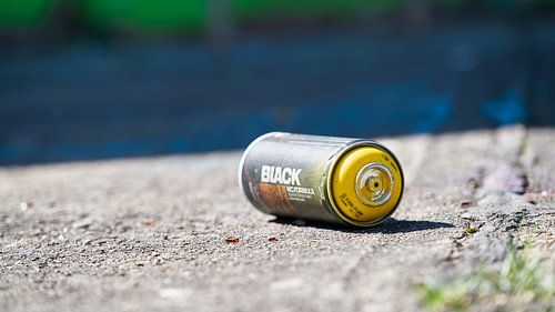 Bombe de peinture devant un mur pulvérisé à Magdebourg
