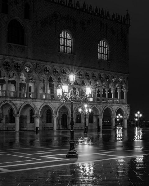 Venise - Palais des Doges - Noir et blanc foncé par Teun Ruijters