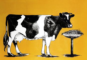 Kuh mit ockergelbem Hintergrund