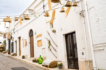 Italiaans straatleven in Alberobello Puglia Italy