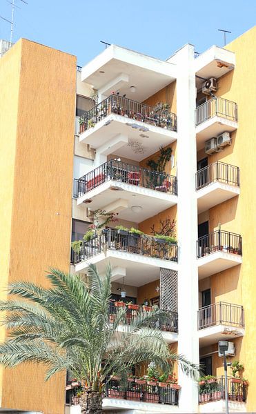 Buntes Wohnhaus in Brindisi von Angela Seubring