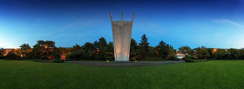 Monument du pont aérien - &quot;Hungerharke&quot; - Berlin Tempelhof par Frank Herrmann