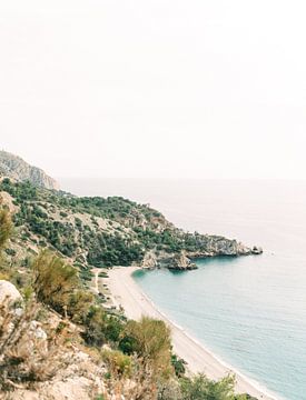 Uitzicht over de zee in Andalusie, Zuid-Spanje. van Michelle Wever