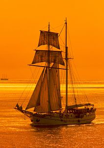 Sailing ship on the Wadden Sea. by Hennnie Keeris