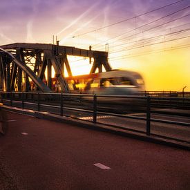 Le vieux pont de l'IJssel de Zutphen la nuit sur Bart Ros