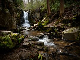 Waterfall in a forest, photo taken with a Canon R7 camera by Jan Bechtum