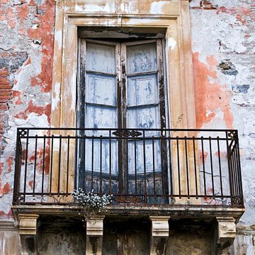 Verlassene Märchenhafte Fassade in Sizilien von Silva Wischeropp