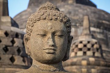 Boeddha op de Borobudur op Java, Indonesië van Jeroen Langeveld, MrLangeveldPhoto