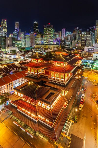 Skyline de Singapour et temple de relique de dent de bouddha - 1 par Tux Photography