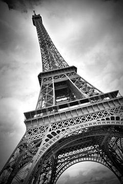 Eiffel Tower DYNAMIC by Melanie Viola