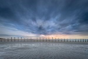 Knallende zonsondergang van Jacqueline de Groot