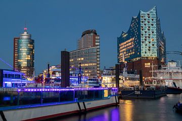 Hamburg - Hafencity in de avond van t.ART
