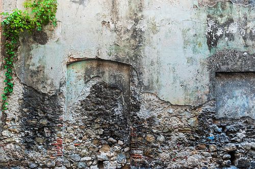 Verwitterte Steinmauer