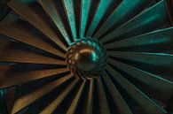 Oude roestige ventilatorbladen in abstract neonlicht van Besa Art thumbnail