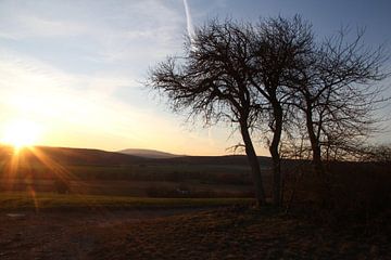 Sonnenuntergang in Richtung Kreuzberg im Herbst