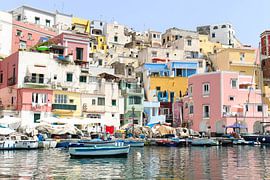 Pastel kleurtjes op Procida van Studio Heyki