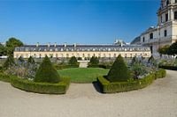 L'église du dôme à Paris se déplace et s'incline