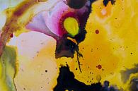 Macrofoto van Acryl Pouring Geel zwart van angelique van Riet thumbnail