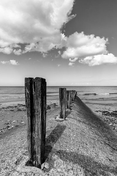 Frankrijk Normandie Lion Sur Mer Zwart wit van Rob van der Teen