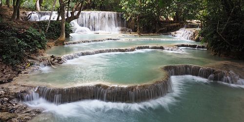 Cascades de chutes d'eau au Laos
