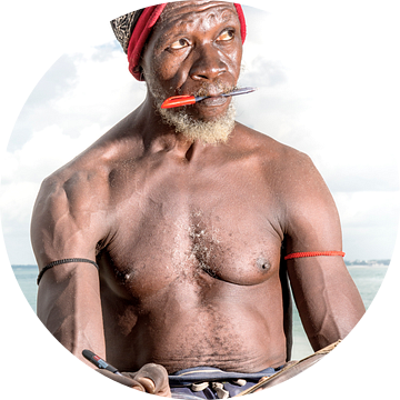 The Beachman, Dar es Salaam, Tanzania van Jeroen Middelbeek