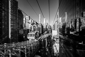 Roosevelt Island Tramway in Manhattan (zwart-wit) van Sascha Kilmer