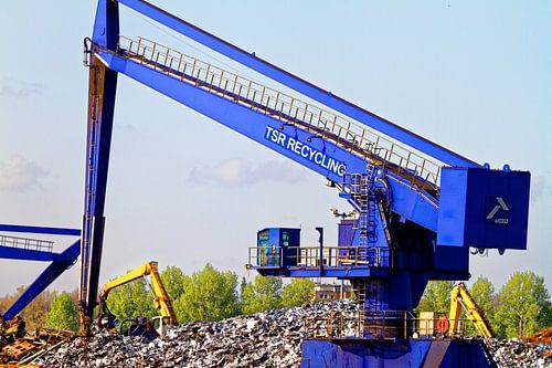 Îlot de ferraille dans le port de Duisbourg (7-25382)