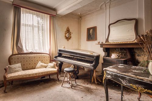 Piano en équilibre.