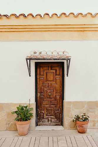 Vintage houten voordeur in Barcelona, Bunkers del Carmel.