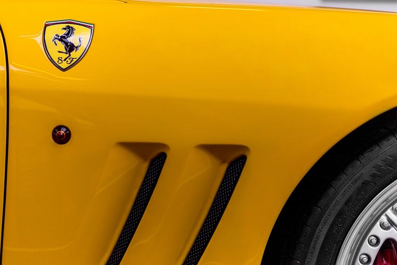 Gele Ferrari in detail van 2BHAPPY4EVER photography & art
