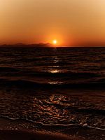 Vlammend kleurenspel: zonsondergang op Kos